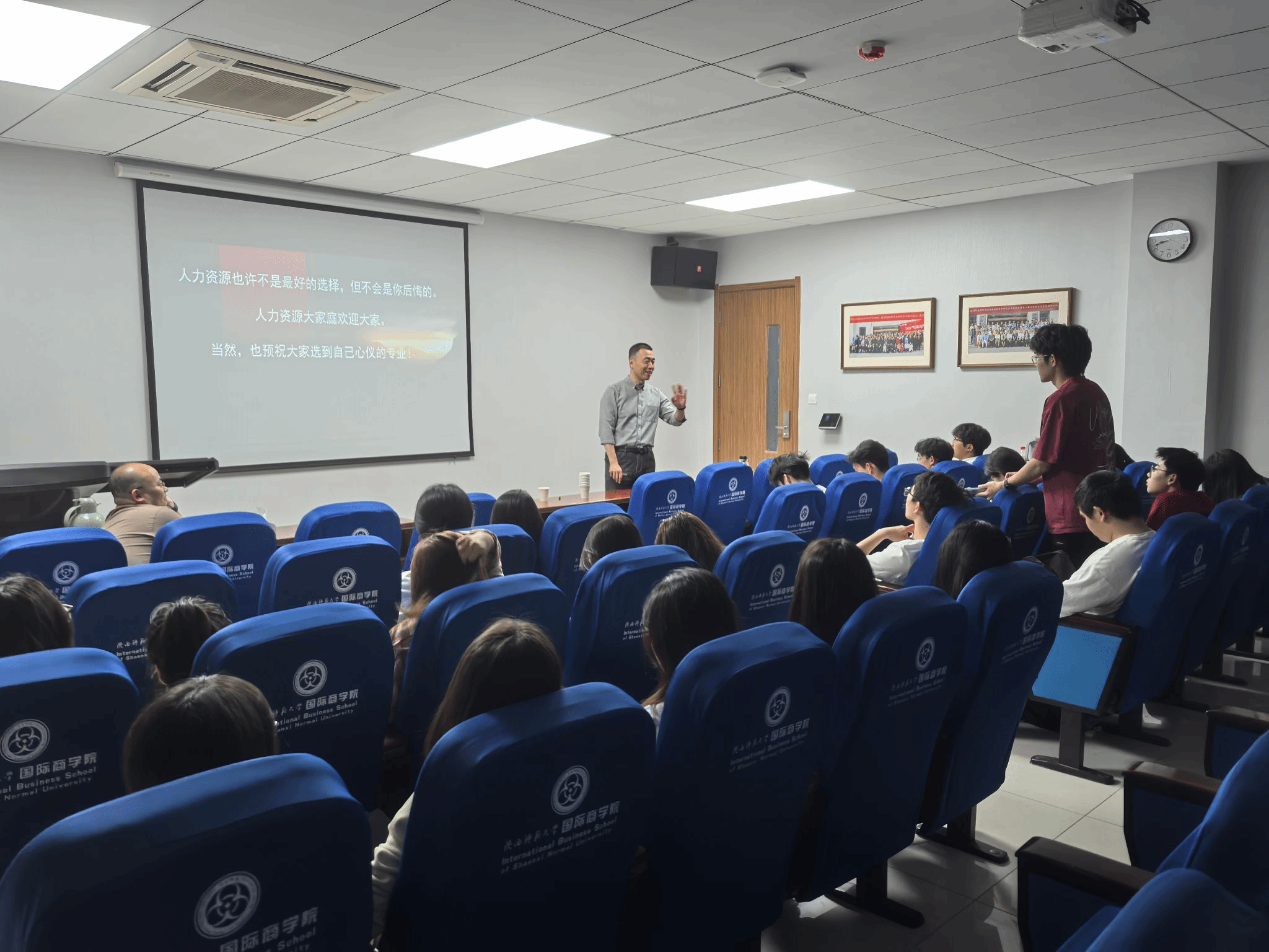 Department of Organization and Management Holds Lecture on AI Application Knowledge & Professional Guidance Series Activities